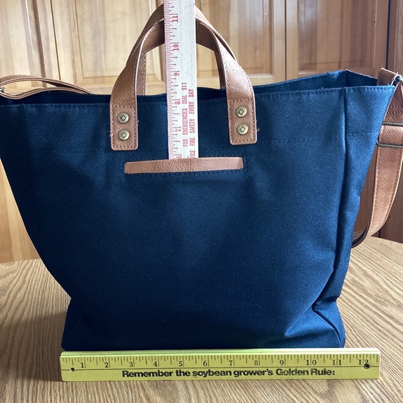 31 Thirty one Step-Up Tote - Picture 3 of 8